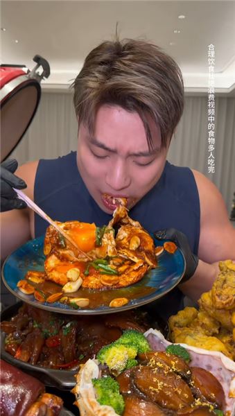 被網友戲稱顏值最高大胃王，經常拿來和鄧旋風對比，說說我的心里話