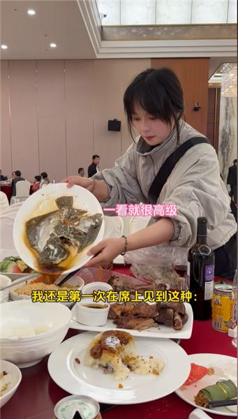 “我們今天不是吃剩菜的小流浪貓，我們是祝新人新婚快樂的小小嘉賓。”