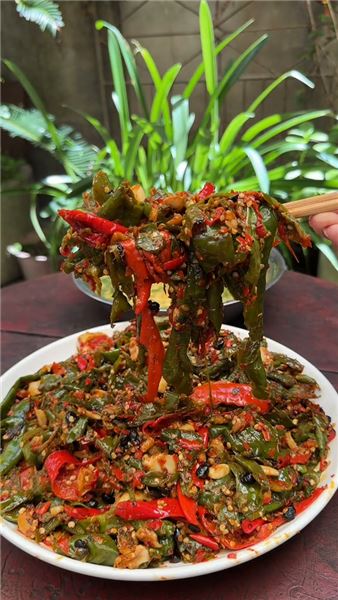 天熱沒胃口？一盤虎皮辣椒炒辣椒，香辣拌飯太過癮