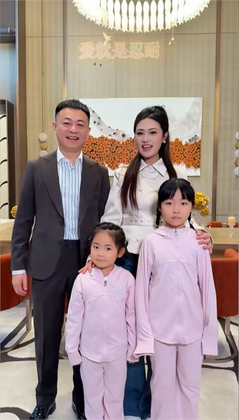 原來 1+1=5！藏了許久的三胎喜訊，終于和大家見面