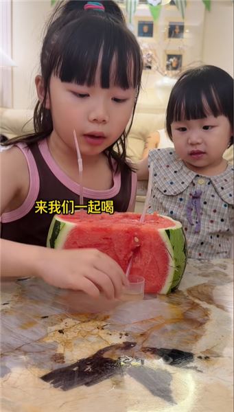 全網都在騙你生女兒，鏡頭之外，家有戲精姐妹的真實日常