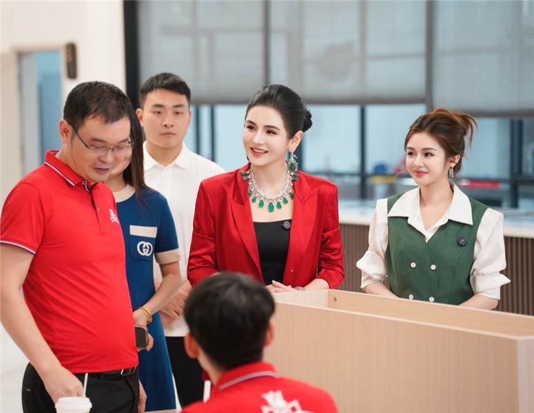 500 塊服務員到財務自由，徐楠楠的發家史整理