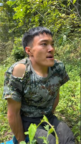家里變故之后，親戚紛紛遠離，只有幺爸沒有丟下我們