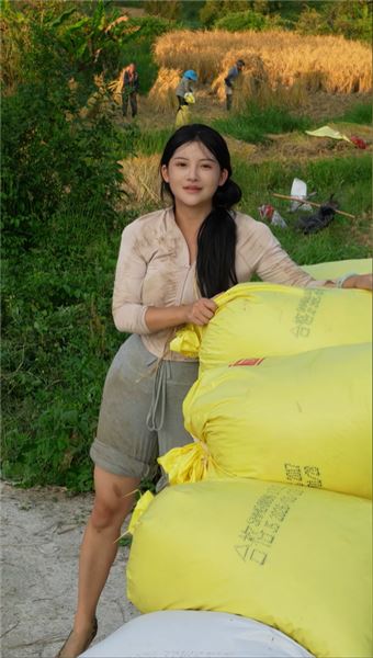 長得不差為啥死守農村干重活？很多人勸我外出打工