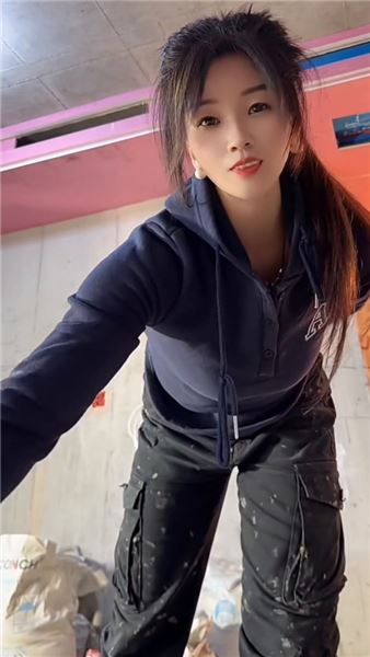 女人也可以干裝修！滿身塵土，靠手藝活出自已的底氣