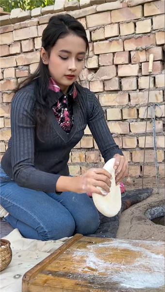 從馕開始的一天 天氣開始變冷了，囤煤，爐子已就位，靜待冬天！