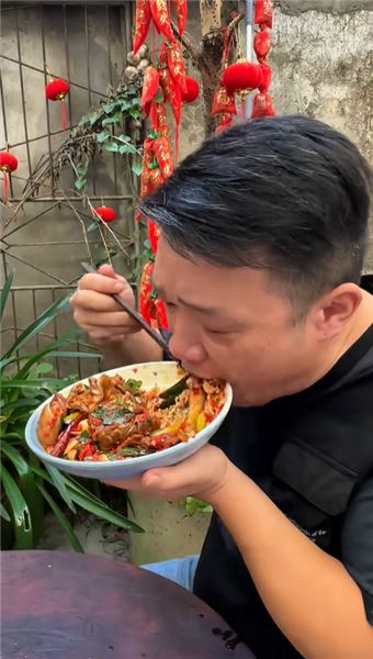 傳言我們踢走光頭？說說真實情況