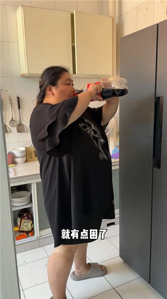 圍觀 “吃貨阿里”：流量時代下，被獵奇目光凝視的日常