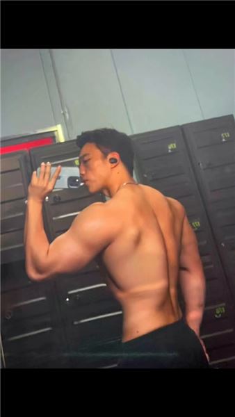 曾經型男，日漸圓潤！干飯博主的身材，全是工作的“工傷”