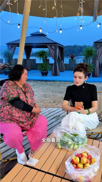 同時雇了老公兩位姨在家幫忙，如今人手過剩只能二選一。大家覺得大姨、二姨誰更適合留下來？
