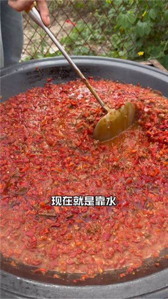 東北貓冬進行時：凍辣椒、熬牛肉辣椒醬，藏在煙火里的秋冬儀式感