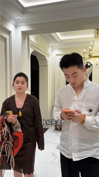 男同事送我回酒店，老公打來電話語氣怪怪的，他不會是誤會了？