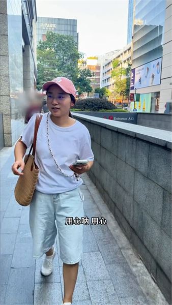 臨近 500 萬粉絲，小鳳親自區水貝論斤買黃金，送給一直支持我的姐妹們