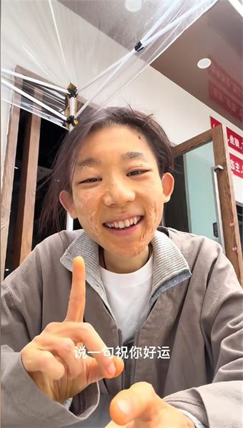 因火災留下傷疤，陳加瓦回應大家最關心的幾個問題