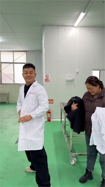 一家人互相扶持，饃廠起步，奔赴熱氣騰騰的新生活