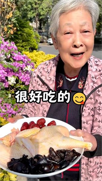 奶奶教我的紅棗云耳蒸雞，樸實家常，拌飯能吃下兩大碗