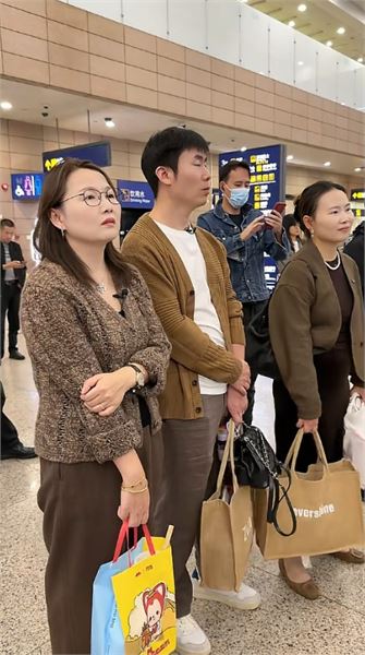 說說鉆鉆這次從英國回國的緣由，短暫相聚格外珍貴?