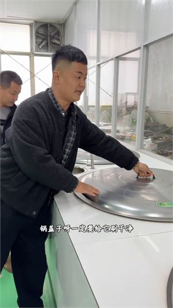 一家人互相扶持，饃廠起步，奔赴熱氣騰騰的新生活
