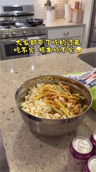 久違的家庭大聚會，刻南瓜做美食，熱鬧便是秋日最好的禮物