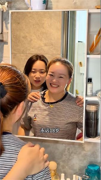 被網友羨慕的周阿姨，講述與小鳳一家的緣分