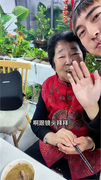 有時間一定要多陪陪姥姥