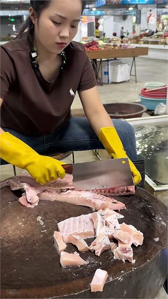 我是柳州賣魚妹陳寶妹，統一回復大家的各類疑問?