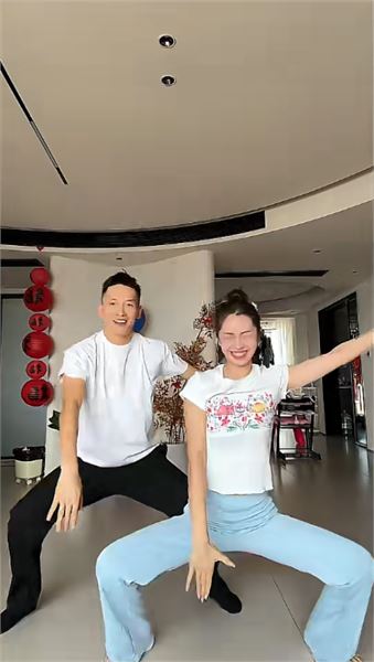 網友滿滿好奇：舞步默契、是否吵架、有沒有孩子一次說明