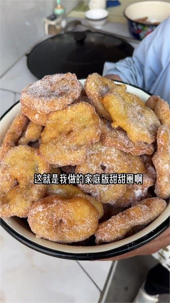 炸一鍋新疆家常點心燙面甜甜圈，趁熱分給鄰居，這就是家門口的溫暖