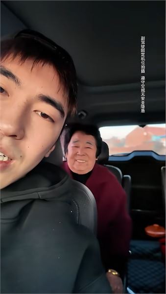 有時間一定要多陪陪姥姥