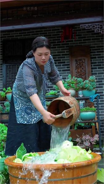 很少人知道！包菜也能做梅干菜，三蒸三曬自帶清甜