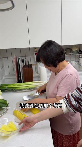 老公和婆婆點名要吃我做的炸醬面，今天終于安排上了 ，配著蔥泡菜一起吃特別滿足。