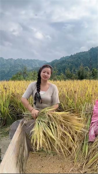 大山里的苗族九妹｜無劇本，皆是日常