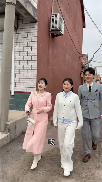 見證五金採購，屬於永軍與彩鈴的普通人婚戀溫柔瞬間