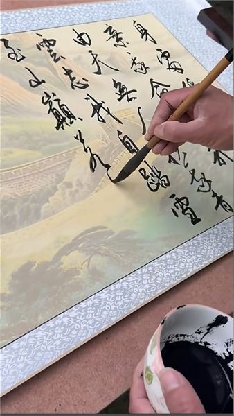 百萬粉絲仍在工地？回應開班、帶貨、人設質疑與練字歷程