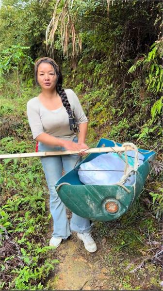 大山里的苗族九妹｜無劇本，皆是日常
